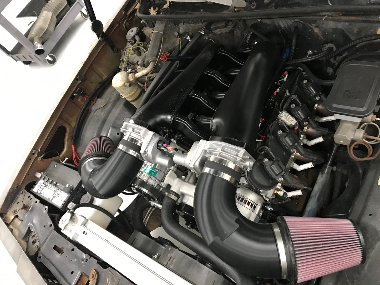 Sniper EFI Fabricated Intake Manifold Dual Plenum 102mm LS3/L92, Rail Kit - Slvr