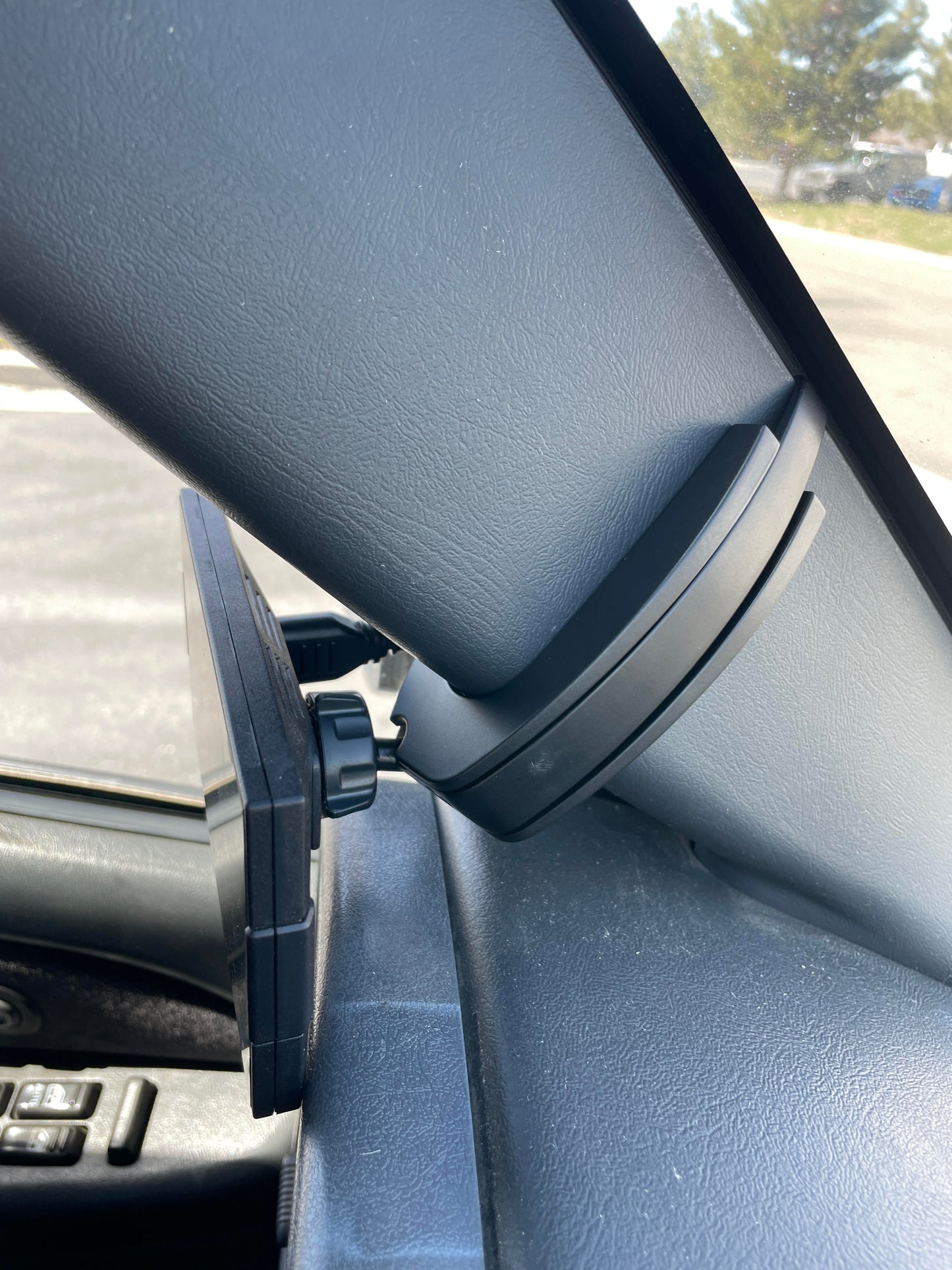 CTS3 Pillar Display Mount 2001-2007 GM Classic 2500/3500
