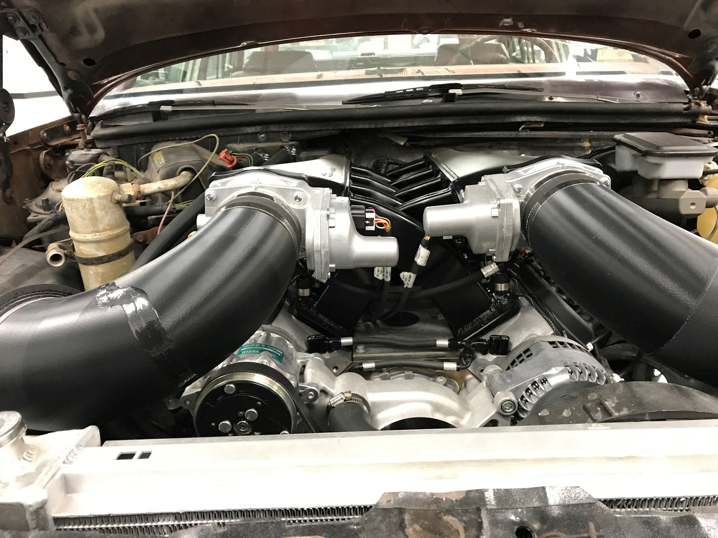 Sniper EFI Fabricated Intake Manifold Dual Plenum 92mm LS3/L92, Rail Kit - Blk