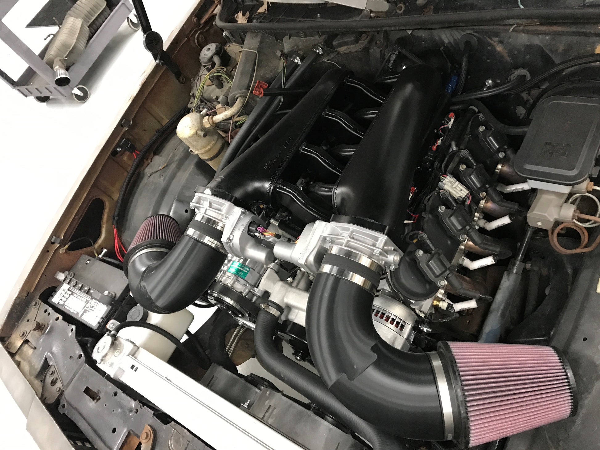 Sniper EFI Fabricated Intake Manifold Dual Plenum 92mm LS3/L92, Rail Kit - Blk