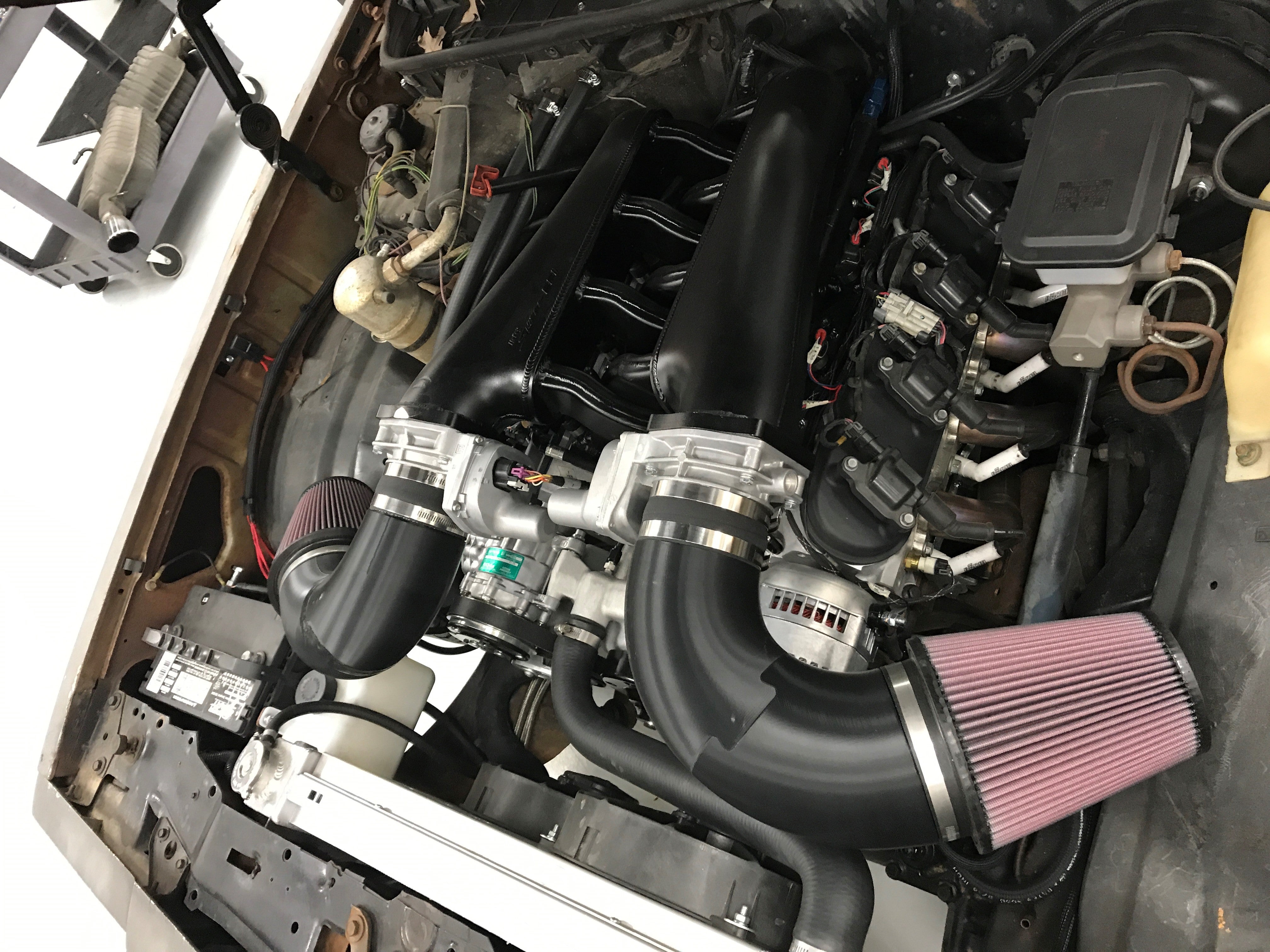 Sniper EFI Fabricated Intake Manifold Dual Plenum 92mm LS1/2/6, Rail Kit - Blk